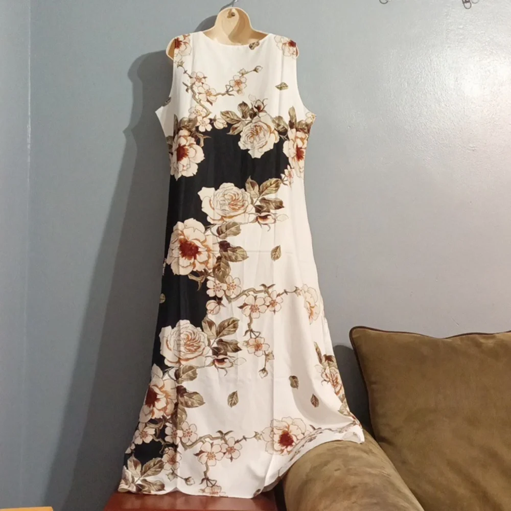 White & black floral print Maxi dress size 2XL new in package - Picture 17 of 17